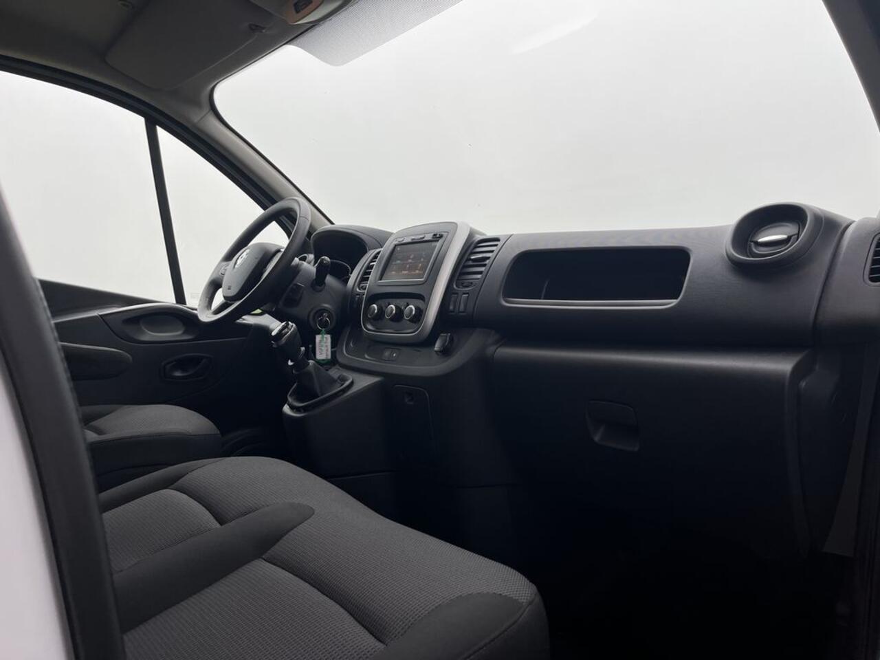 Renault TRAFIC 1.6 dCi E6 Comfort R-link 3p BPM Vrij! Lease ¤296 p/m, Airco, Navi, PDC, Cruise controle, Onderhoudshistorie aanwezig