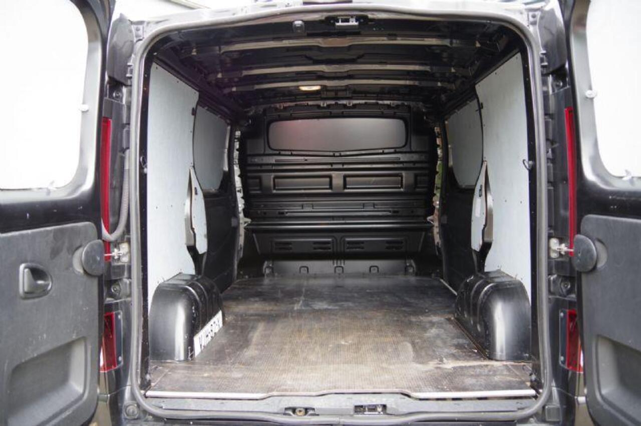 Renault TRAFIC 2.0 dCi SPORT 170PK AUT. LED, 2X SCHUIFDEUR, TREKHAAK, LEDER, CAMERA, NAVI, CRUISE, CLIMA, PARKEERSENSOREN, APPLE CARPLAY