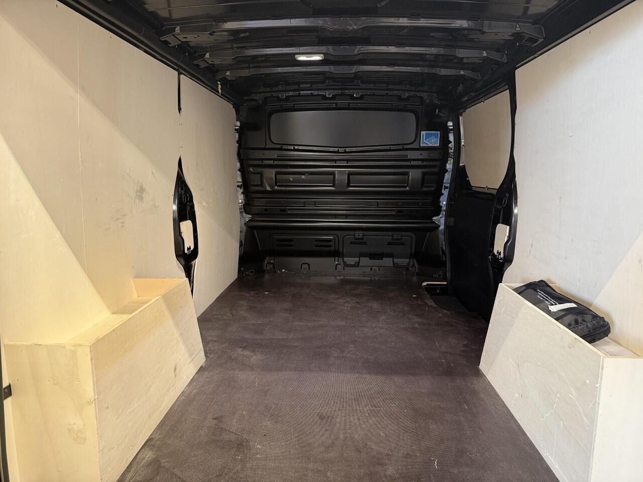 Renault TRAFIC 2.0 Blue dCi 150 EDC T30 L2H1 Advance Navigatie Airco Lichtmetalen velgen Betimmering Trekhaak Camera Parkeer sensoren Dab