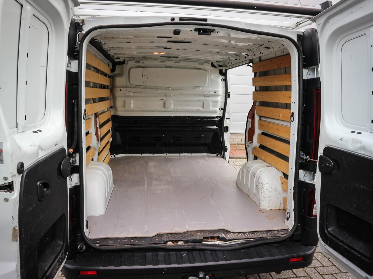 Renault TRAFIC 1.6 dCi T27 L1H1 Comfort | Airco | Cruise | Imperiaal | Trekhaak | Pdc |