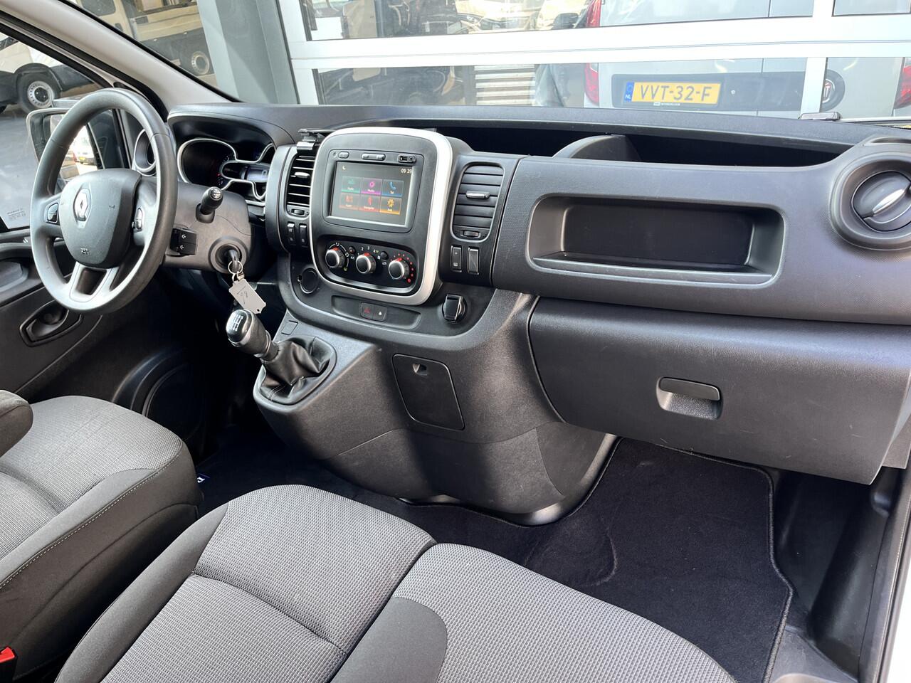 Renault TRAFIC 1.6 dCi L1H1 2x Schuifdeur Kastinrichting Airco Cruise controle Kastinrichting 3-Persoons Telefoonverbinding Parkeersensoren achter Sitebars 1e eigenaar Euro 6 Dealer onderhouden