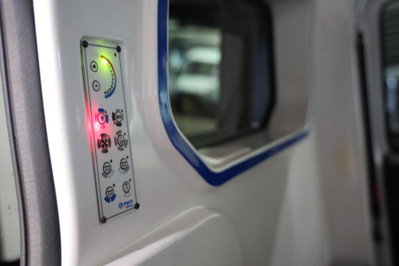 Renault TRAFIC AMBULANCE VSAV Rettungswagen Krankenwagen