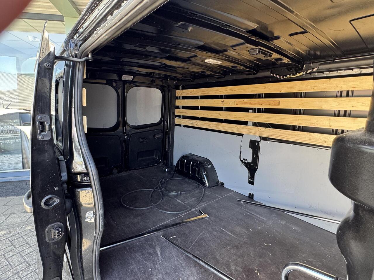 Renault TRAFIC E-Tech T29 L2H1 Advance 52 kWh / KEYLESS ENTRY / CLIMATE CONTROL / NAVIGATIE INCL. APPLE & ANDROIDCARPLAY / 22Kw BOORDLADER / SENSOREN EN CAMERA