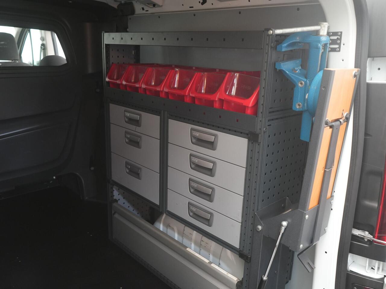 Renault TRAFIC 2.0 dCi 120 T29 L2H1 DC Comfort - Dubbele Cabine - Kastinrichting! - All Seasonbanden - Cruise Control - Trekhaak