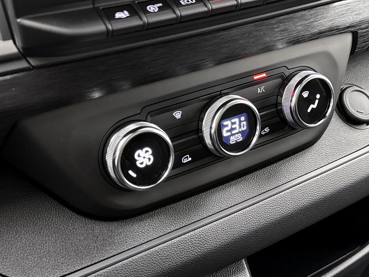 Renault TRAFIC 2.0 Blue dCi 130 T29 L2H1 Advance DC 2x Schuifdeur Led Dubbele cabine Betimmering Trekhaak Camera Lichtmetaal Parkeersensoren Carplay