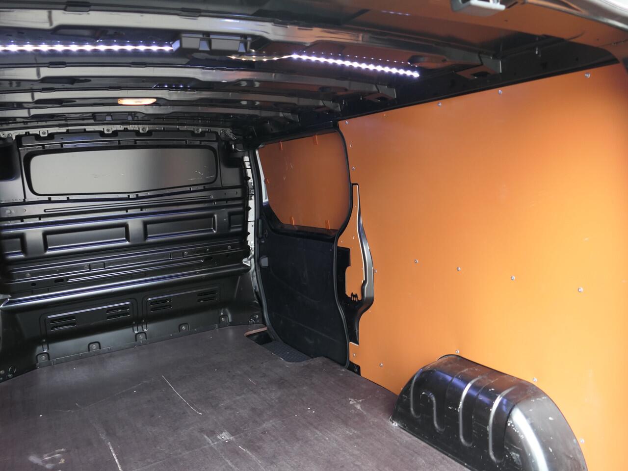 Renault TRAFIC 2.0 dCi 150 T30 L2H1 Luxe *AUTOMAAT* - Trekhaak, cruise, sensor v+a, camera