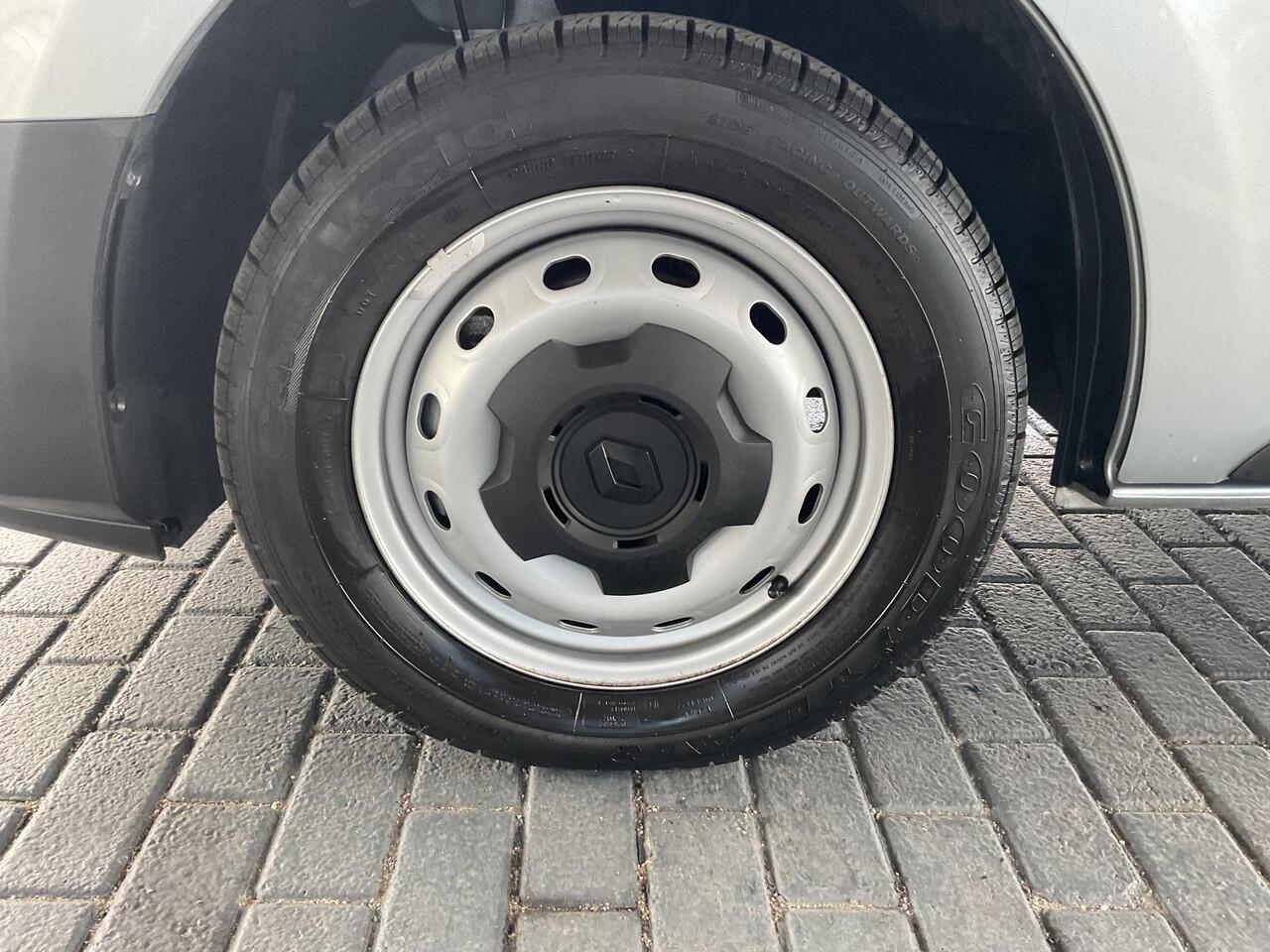 Renault TRAFIC 2.0 dCi 110 T30 L2H1 Comfort AIRCO / CRUISE CONTROL / PARKEERSENSOREN / TREKHAAK / BLUETOOTH / DEALER ONDERHOUDEN / GERESERVEERD !!