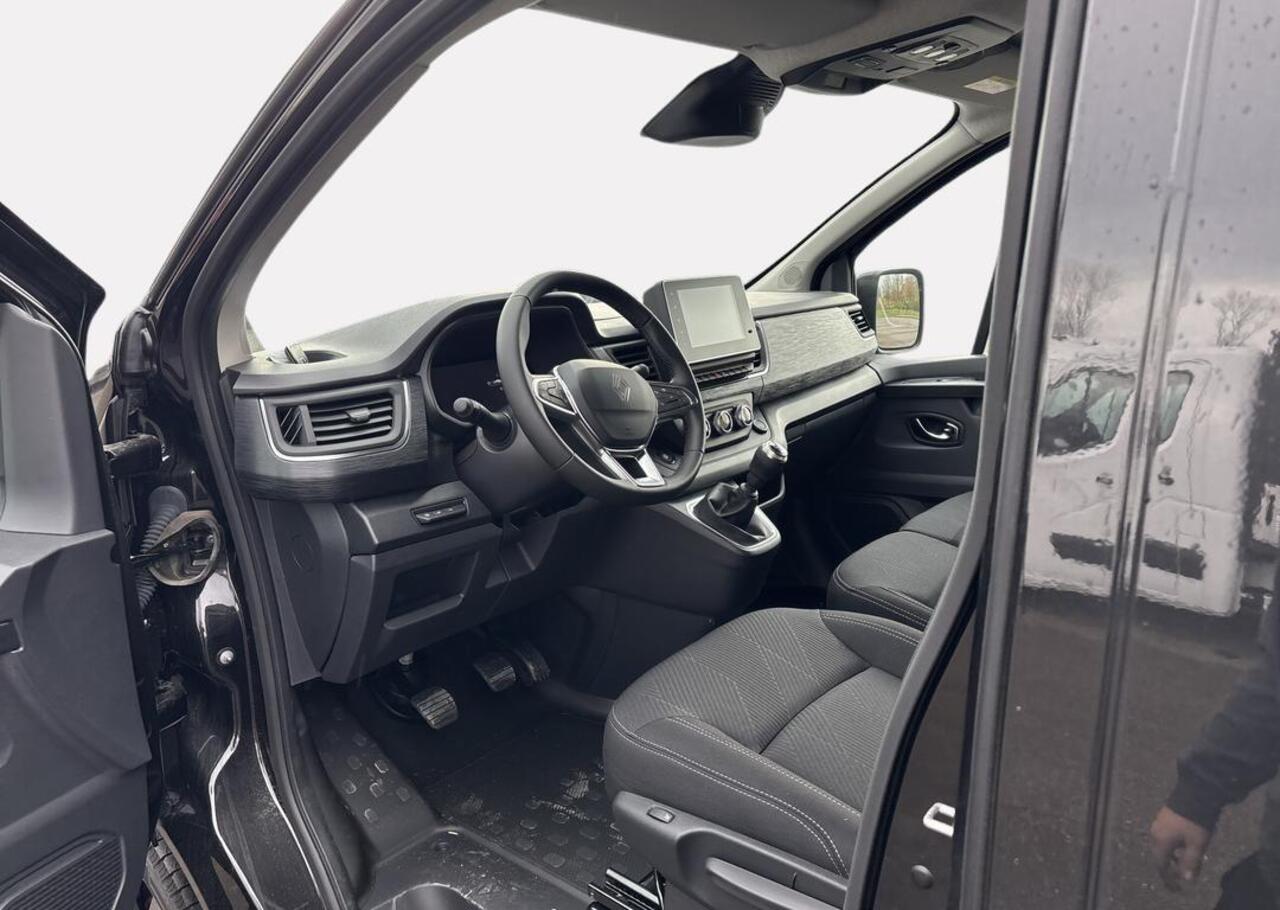 Renault TRAFIC 2.0 Blue dC1 150 T30 L2H1 Extra - Reservewiel / Alarm / 17\" lichtmetalen velgen 'Avens Noir Diamantée' in aluminium en zwart,Houten laadvloer