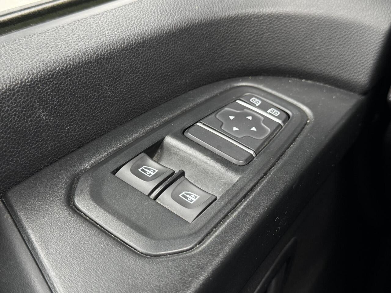 Renault TRAFIC 2.0 dCi 110 T30 L2H1 Comfort | Camera | Navi | Cruise | Carplay | Parkeersensor achter | Airco | ( Vesteging - Vianen )