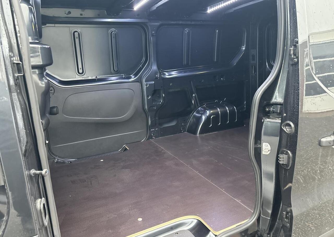 Renault TRAFIC 2.0 Blue dCi 170 EDC T30 L2H1 Extra - Alarm / Trekhaak / Houten laadvloer / Zijschuifdeur links zonder ruit / 17" lichtmetalen velgen / Reservewiel