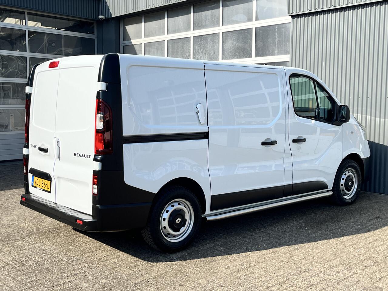 Renault TRAFIC 1.6 dCi L1H1 2x Schuifdeur Kastinrichting Airco Cruise controle Kastinrichting 3-Persoons Telefoonverbinding Parkeersensoren achter Sitebars 1e eigenaar Euro 6 Dealer onderhouden
