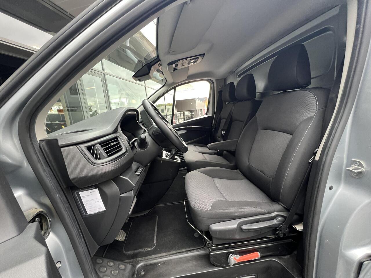 Renault TRAFIC 2.0 dCi 130 T30 L2H1 Work Edition | Navigatie | Trekhaak | Apple Carplay | Betimmering