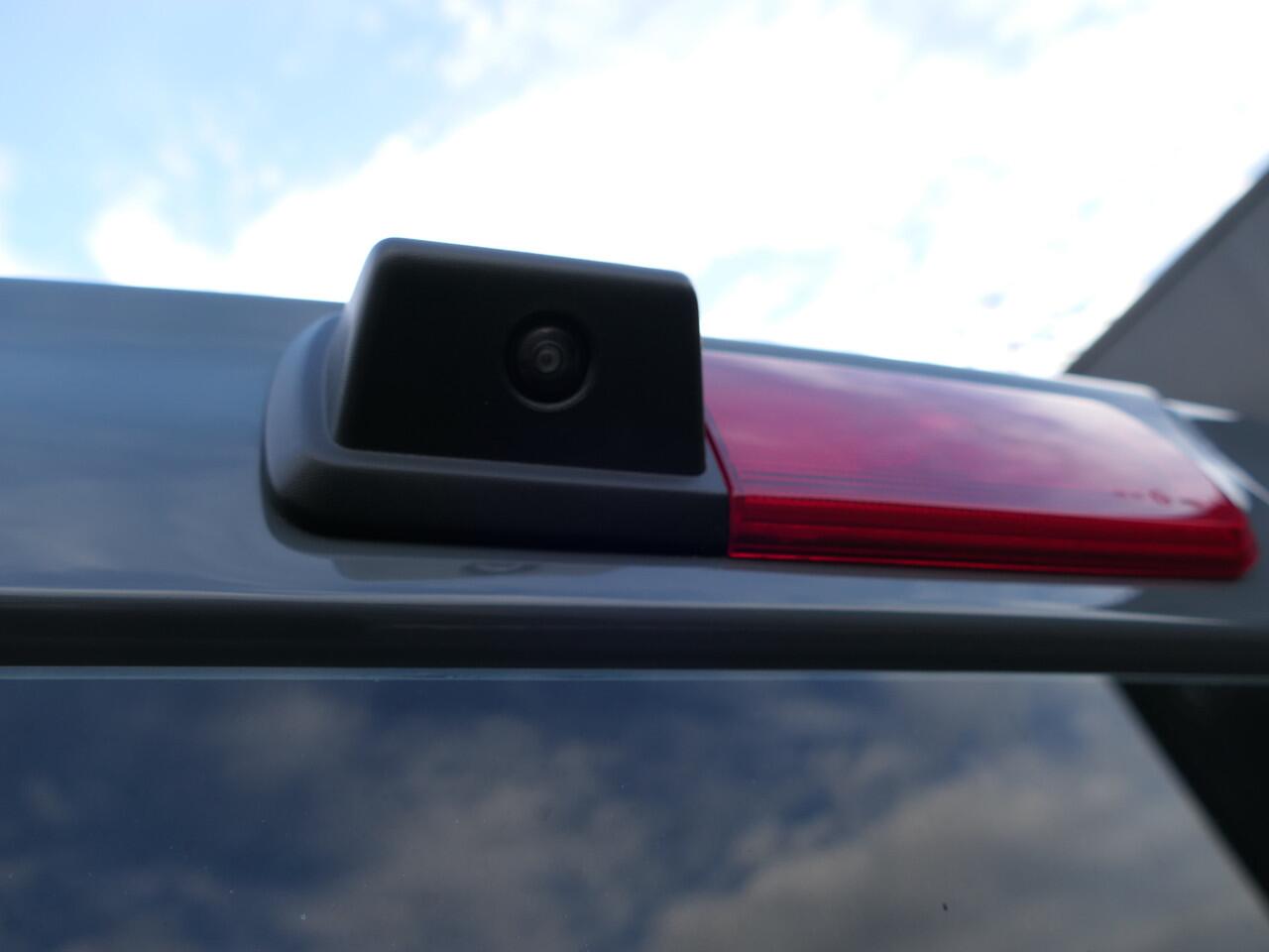 Renault TRAFIC Passenger 9 persoons! - INCL.BTW/BPM - 150pk - Trekhaak - Sidebars - Allseasons - Navi - Sensor V+A