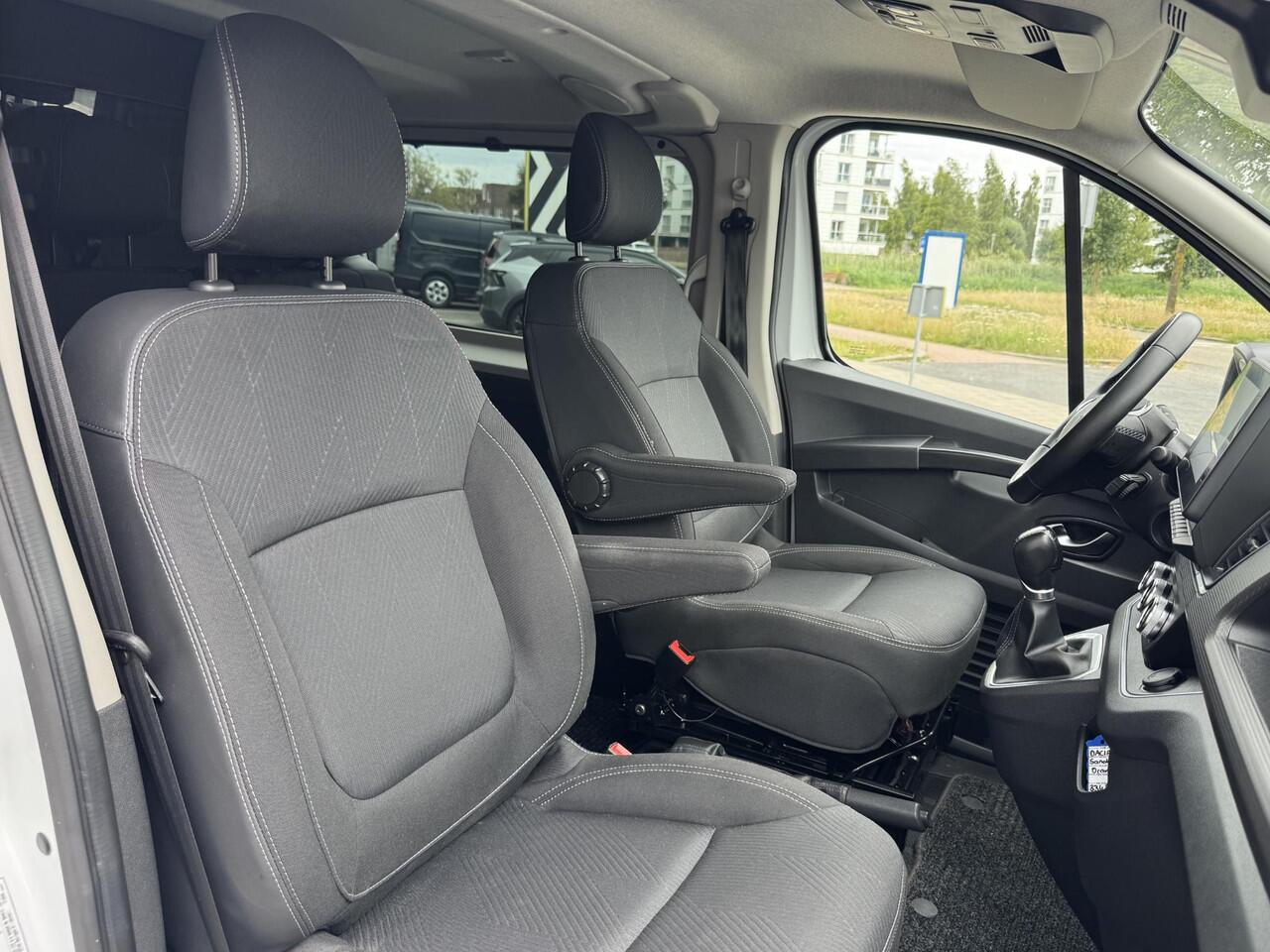 Renault TRAFIC 2.0 dCi 150 EDC L2H1 DC Luxe | DUBBEL CABINE | BLACK EDITION | SIDE BARS | TREKHAAK | NAVIGATIE | PARKEERCAMERA |