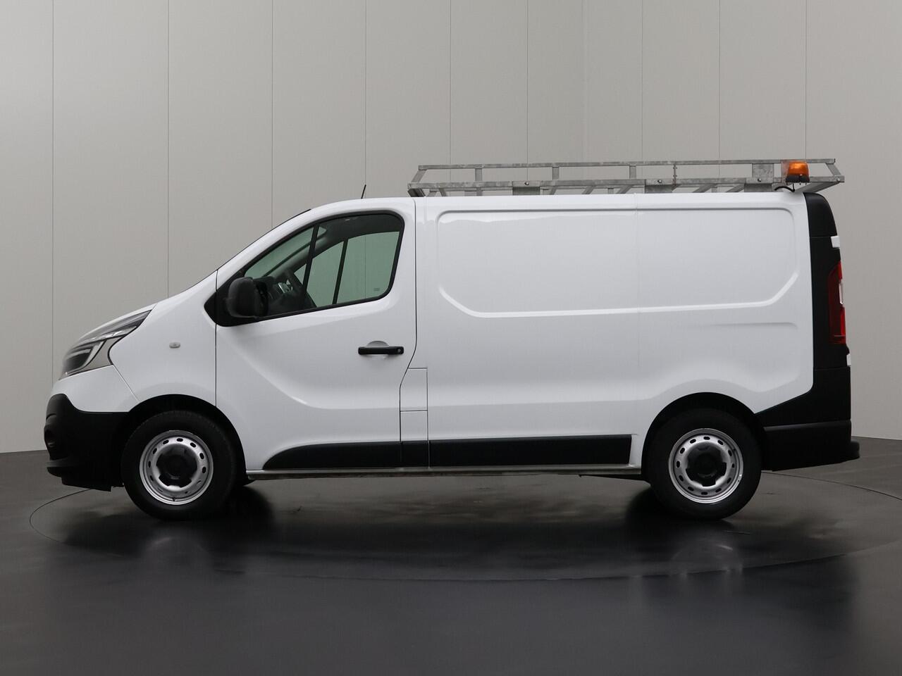 Renault TRAFIC 2.0DCi 120PK Business | Imperiaal | Navigatie | Camera | Gate Locks | 3-Persoons | Betimmering