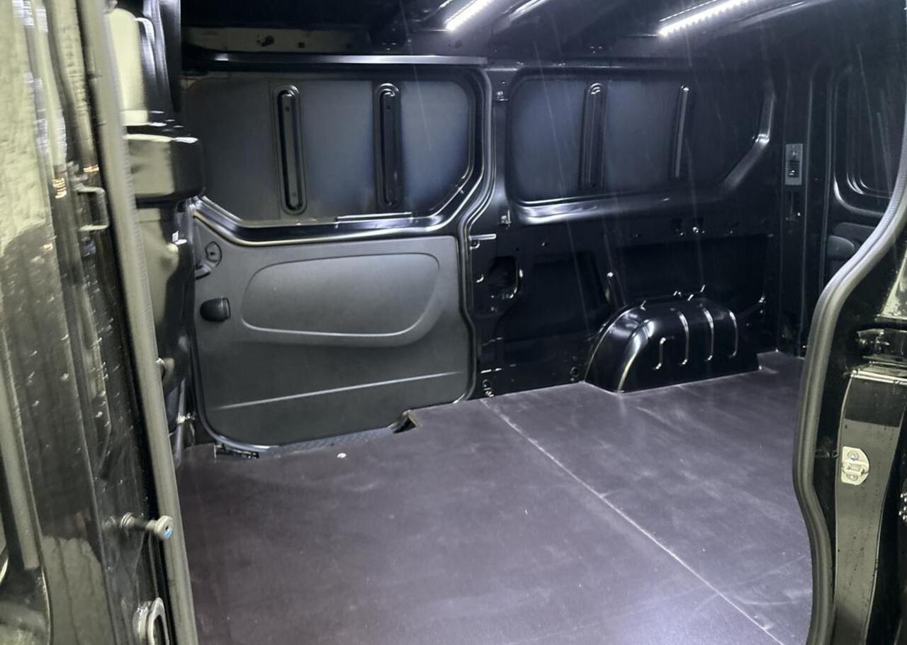 Renault TRAFIC 2.0 Blue dCi 130 T30 L2H1 Advance - EASY LINK navigatiesysteem met 8\" touchscreen en DAB+ radio en kaart Europa,Additionele parkeerhulp,Houten laadvloer (12 mm) voor intensief gebruik met anti-slipcoating,Zijschuifdeur links