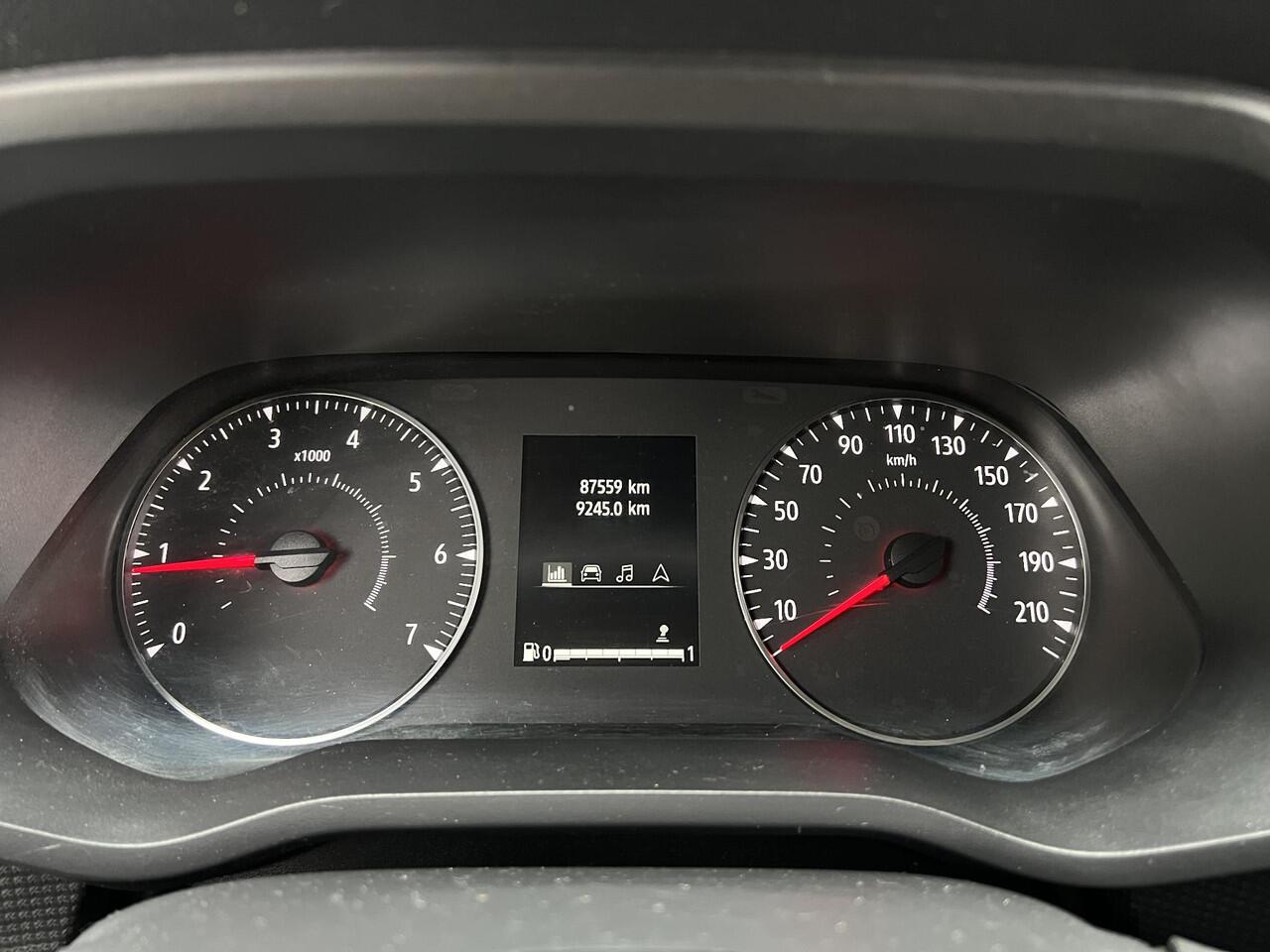 Renault TRAFIC 2.0 dCi 130 T30 L2H1 Work Edition | Navigatie | Trekhaak | Apple Carplay | Betimmering