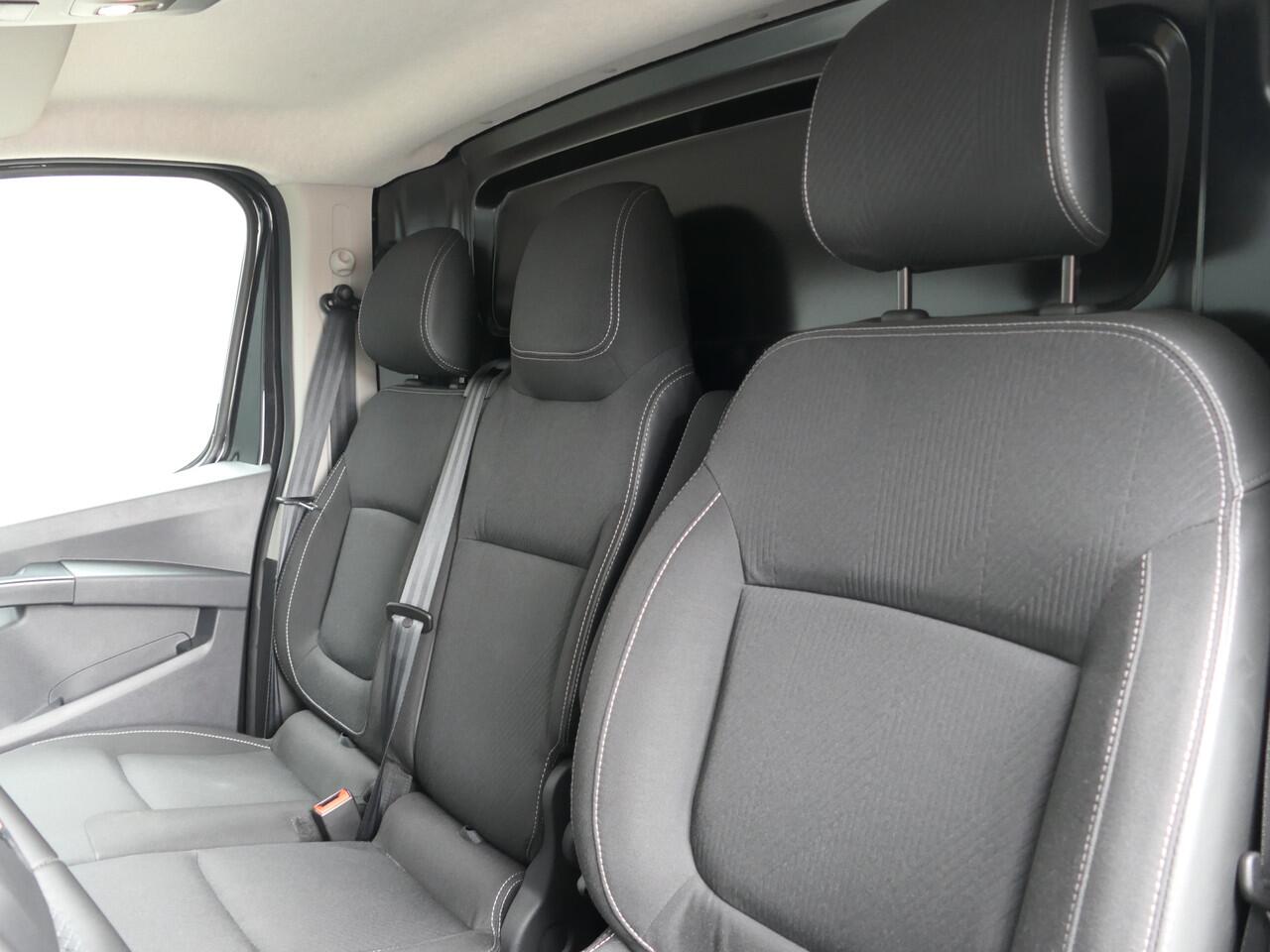 Renault TRAFIC 2.0 dCi 150 T30 L2H1 Luxe *AUTOMAAT* - Trekhaak, cruise, sensor v+a, camera