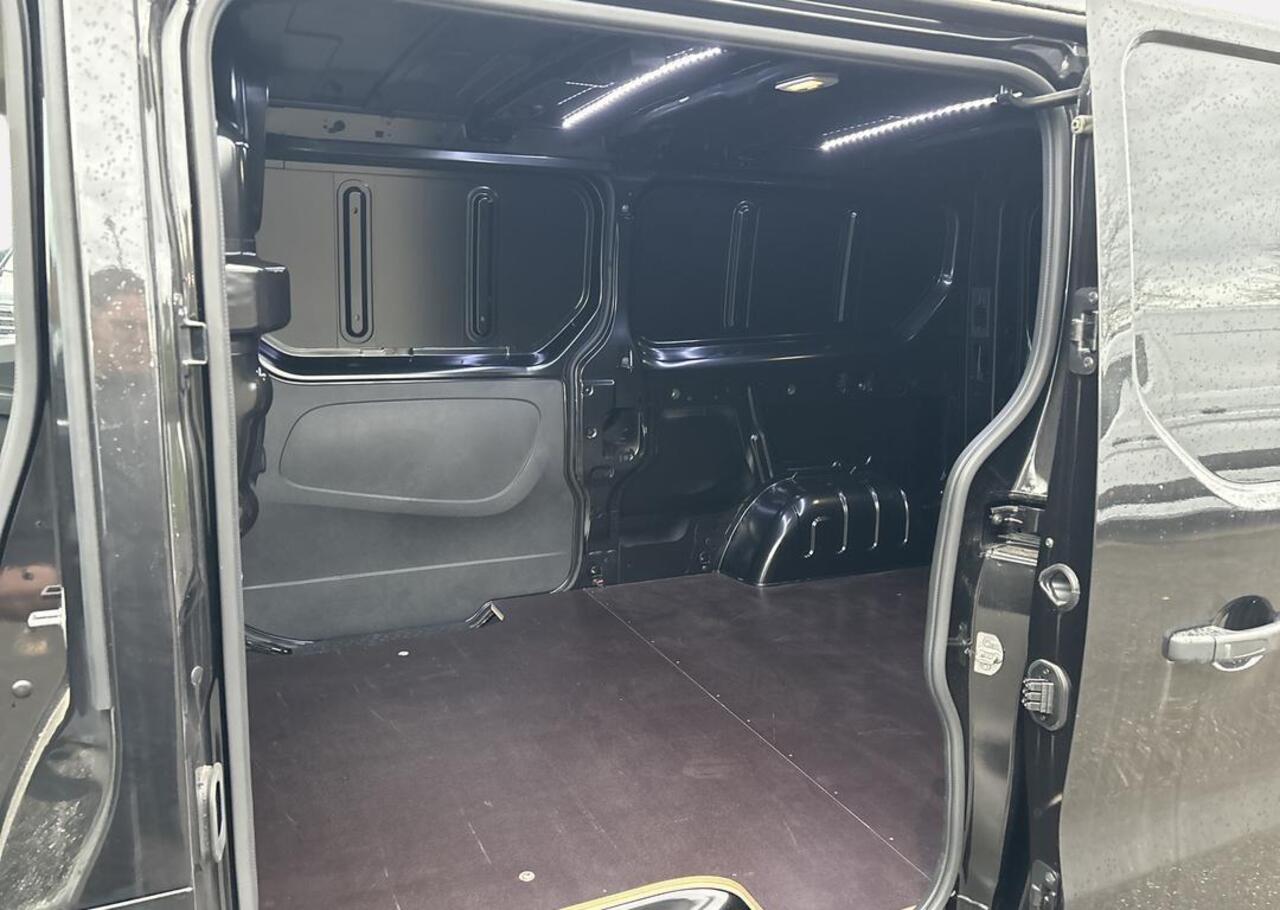 Renault TRAFIC 2.0 Blue dCi 170 EDC T30 L2H1 Extra - alarm,Trekhaak met Trailer Swing Control,Houten laadvloer (12 mm) voor intensief gebruik met anti-slipcoating,Zijschuifdeur links zonder ruit,17\" lichtmetalen velgen 'Avens Noir Diamantée'