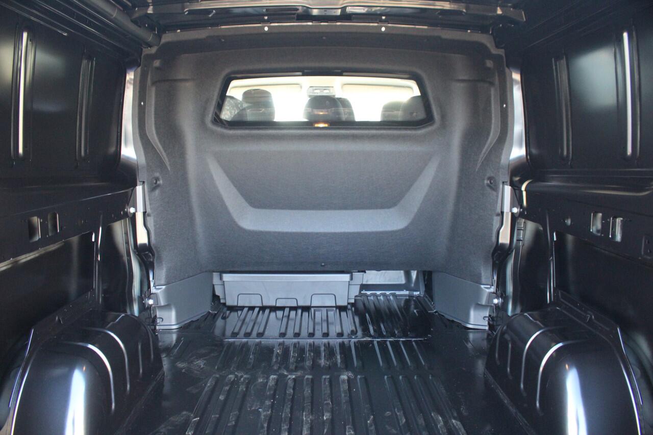 Renault TRAFIC 2.0dCi 150pk T30 L2H1 DC | 6-Zits | Carplay/Android | Camera | Lease 573,- p/m