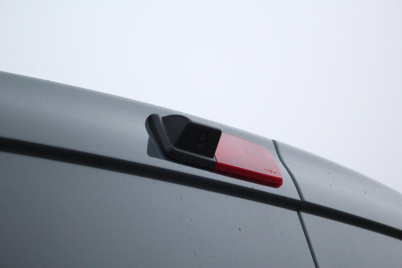 Renault TRAFIC 2.0dCi 150pk T30 L2H1 DC | 6-Zits | Carplay/Android | Camera | Lease 573,- p/m