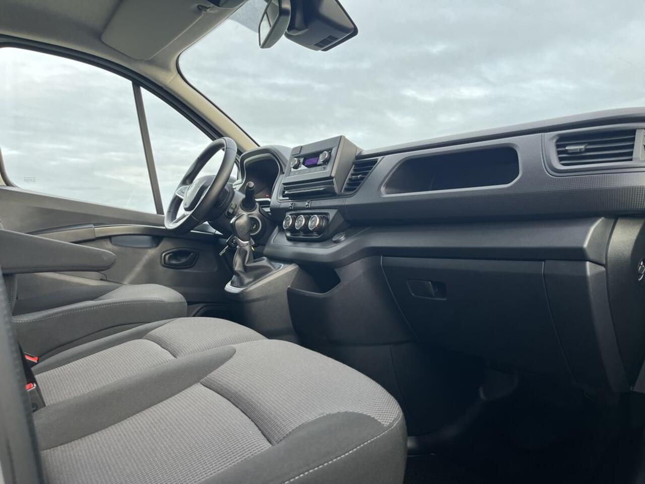 Renault TRAFIC 2.0 dCi E6 150pk Automaat L2 Comfort BPM Vrij! Lease ¤415p/m, PDC, Led, Airco, Trekhaak, Cruise controle, Onderhoudshistorie aanwezig