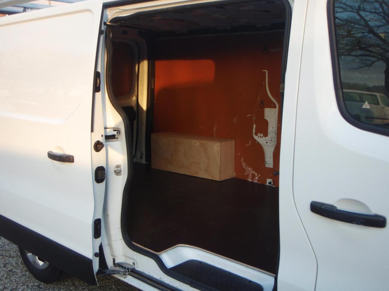 Renault TRAFIC 2.0 dCi Trekhaak navigatie 41359 km Imperiaal L2 bj 22