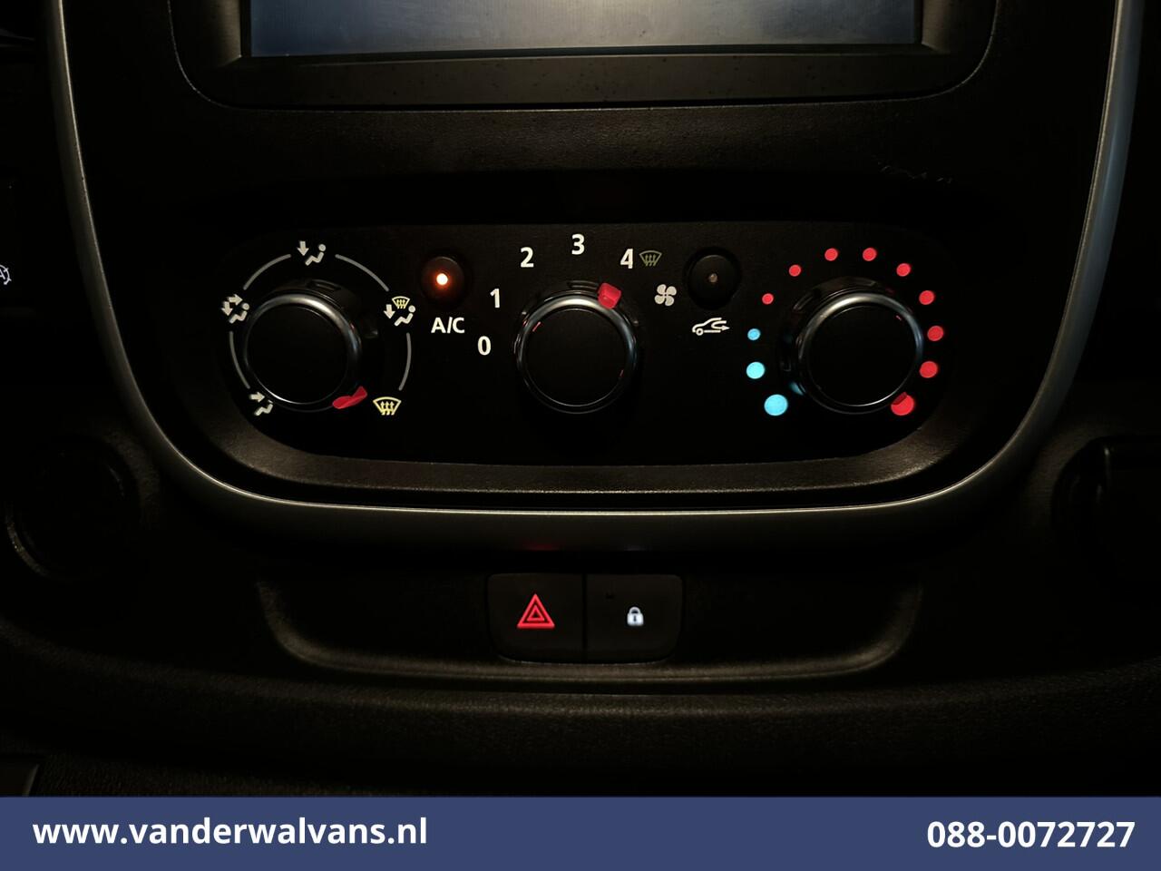 Renault TRAFIC 2.0 dCi 120pk L2H1 Euro6 Airco | Navigatie | Imperiaal | LED | Cruisecontrol | Trekhaak | Parkeersensoren Bijrijdersbank