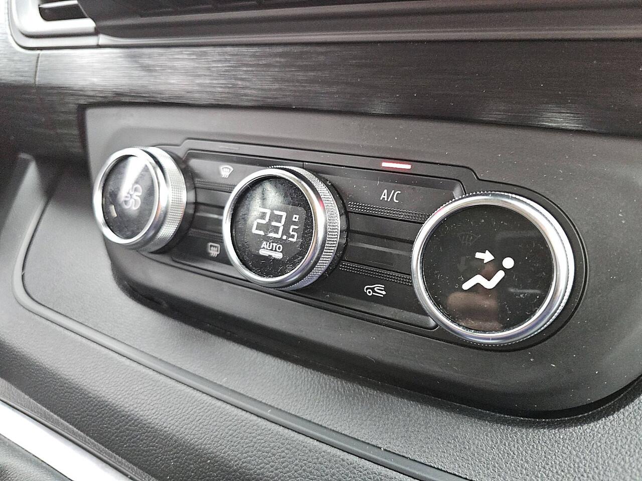 Renault TRAFIC 2.0 dCi L2H1 DC Comfort Camera Navi Cruise Automaat Sidebars Euro6 150Pk NAP 1e Eigenaar!