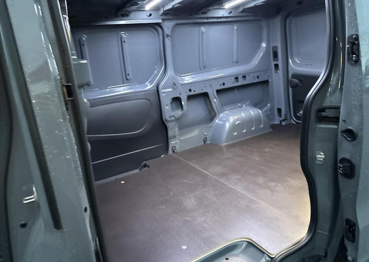 Renault TRAFIC 2.0 Blue dCi 110 T30 L2H1 Advance - EASY LINK Navi / Additionele parkeerhulp / Houten laadvloer / Zijschuifdeur links / Vierseizoenbanden / Reservewiel