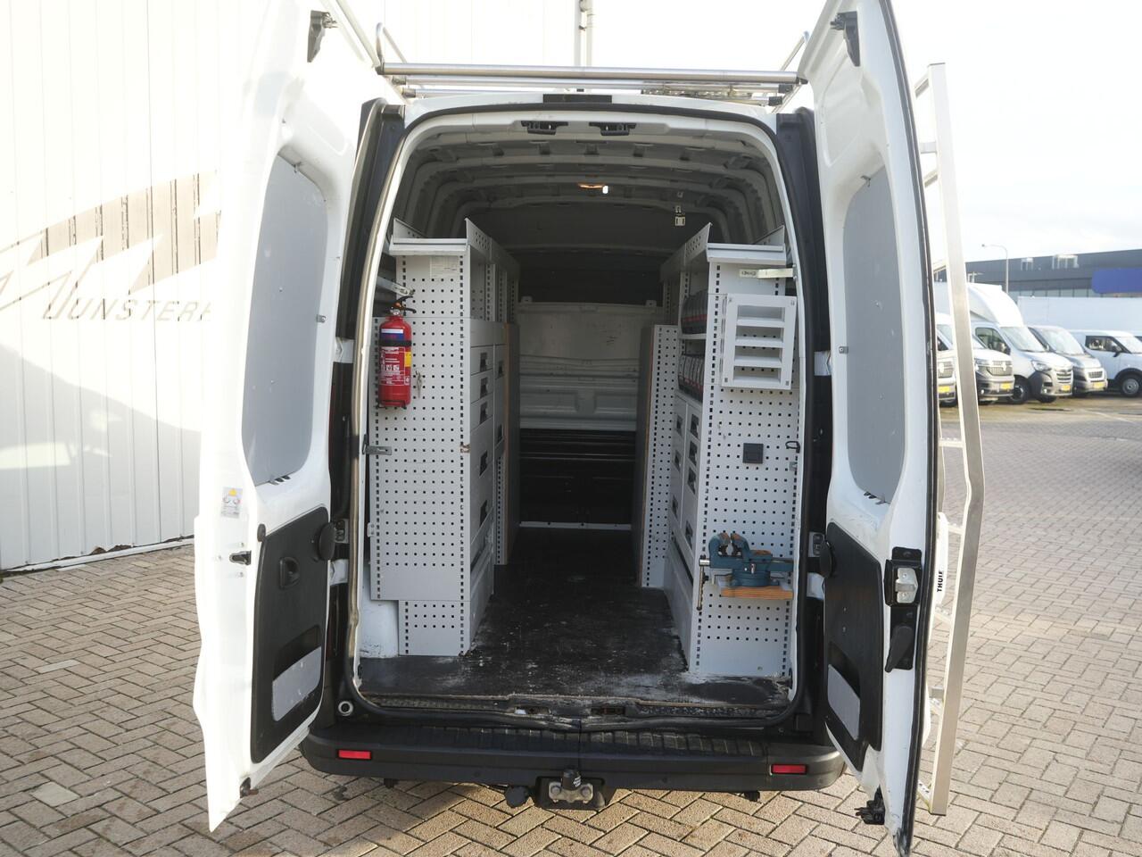 Renault TRAFIC 1.6 dCi 125 T29 L2H2 Comfort Energy - Unieke Uitvoering! - Verhoogd dak - Complete kastinrichting - All Seasonbanden - Trekhaak
