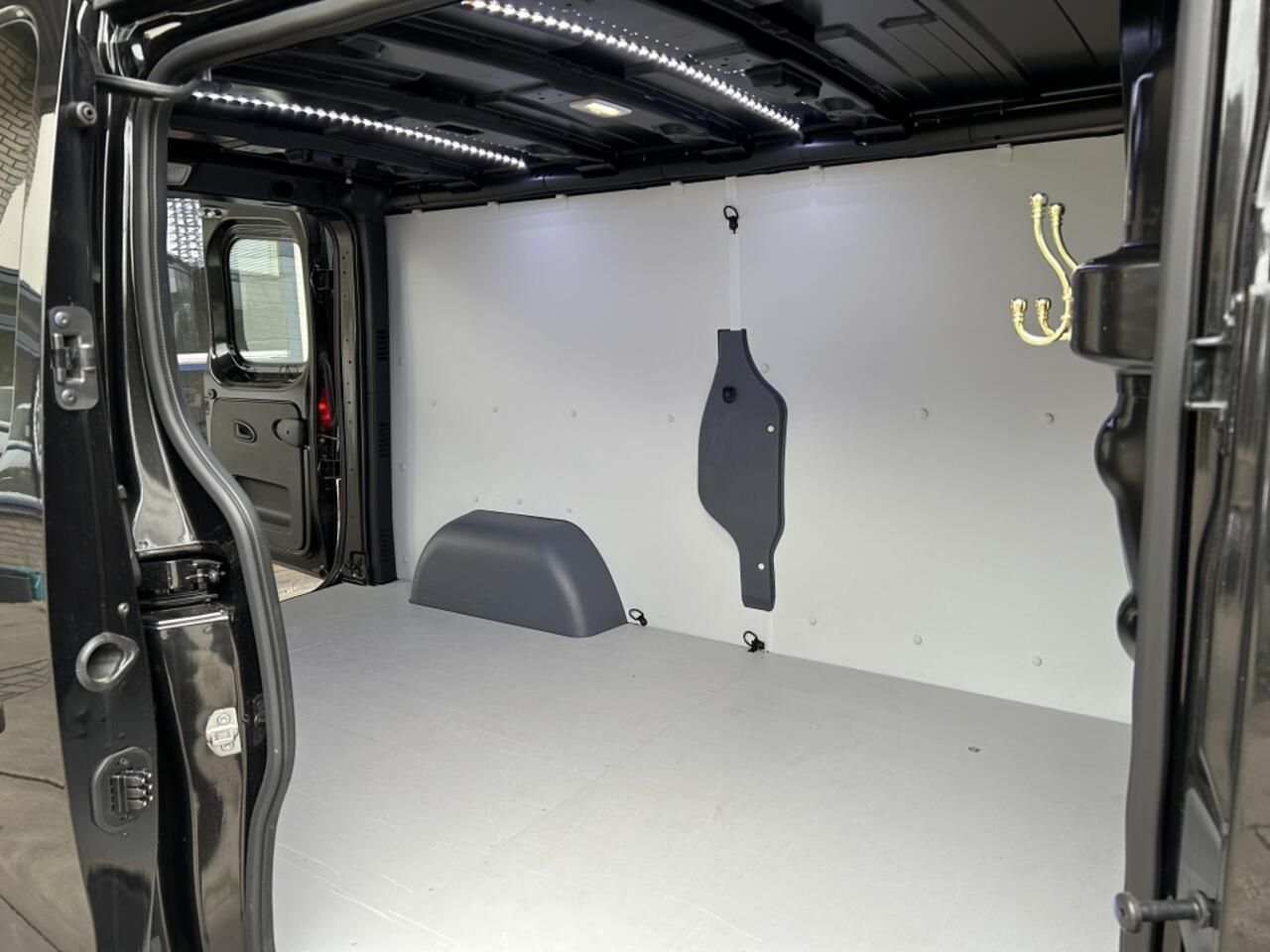 Renault TRAFIC 2.0 Blue dCi BLACK EDITION AUT 170 PK NAVI