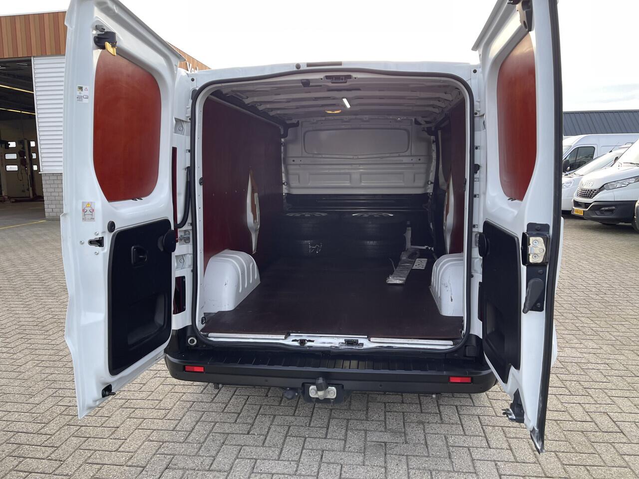 Renault TRAFIC 2.0 dCi 120pk T29 L2H1 Comfort / vaste prijs rijklaar ¤ 19.950 ex btw / lease vanaf ¤ 375 / 17 inch velgen / trekhaak / airco / cruise / camera / navi / euro 6 diesel