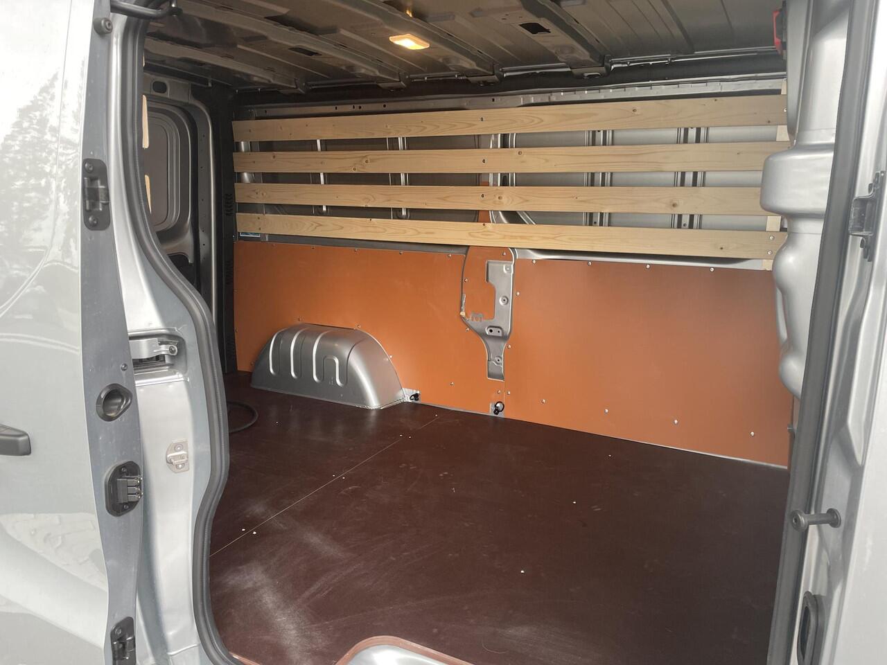 Renault TRAFIC E-Tech T29 L2H1 Comfort 52 kWh / Demo Hillegom / 17" lichtmetalen velgen / EASY LINK navigatiesysteem / Additionele parkeerhulp /