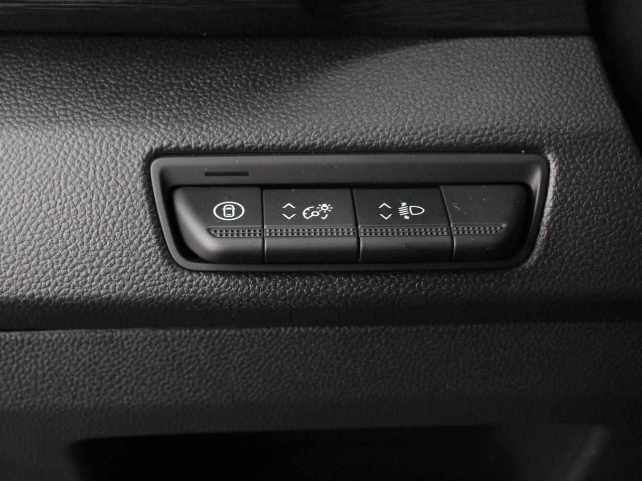 Renault TRAFIC 150PK T29 L2H1 Extra Dubbele Cabine Automaat Navigatie | Airco | Lichtmetalen velgen | Betimmering | Trekhaak | Camera | Parkeer sensoren | Dab