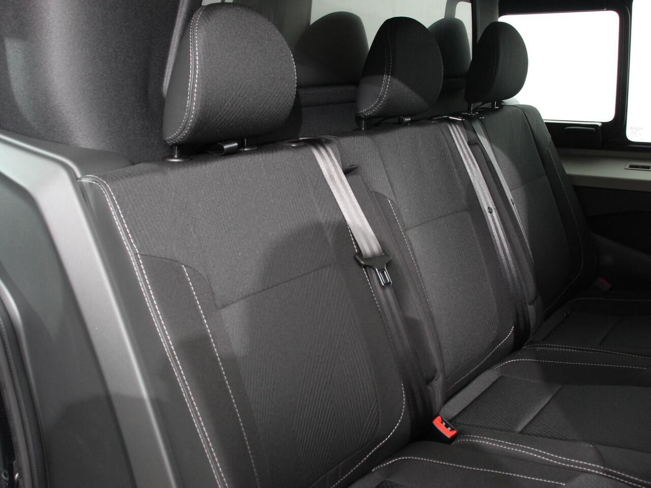 Renault TRAFIC 2.0 Blue dCi 150 Automaat L2H1 Adv. Dubbele Cabine Navigatie Airco Lichtmetalen velgen Betimmering Trekhaak Camera Parkeer sensoren Dab