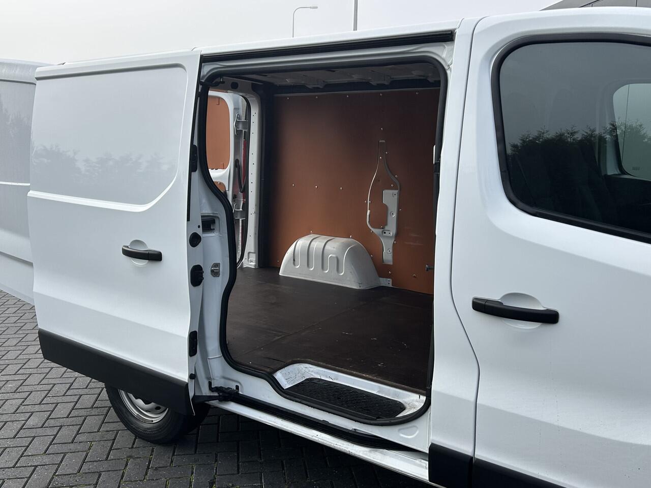 Renault TRAFIC 2.0 dCi 146 PK AUTOMAAT / L1H1 / 1e EIG. / 55.256 KM !! / AIRCO / CRUISE / NAVI / APPLE CARPLAY / 3-ZITS