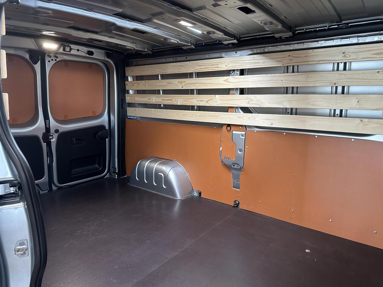 Renault TRAFIC 2.0 Blue dCi 130 T30 L2H1 Advance | Alarm | Trekhaak | Navigatie | Achteruitrijcamera | All season banden | Bedrijfswageninrichting | Apple Carplay/Android Auto