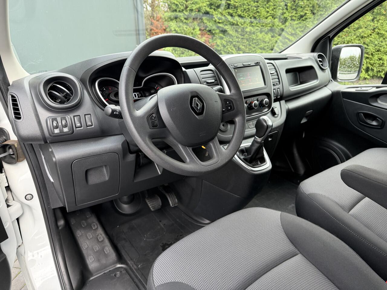 Renault TRAFIC 2.0 dCi 145 PK AUTOMAAT / L1H1 / 2x SCHUIFDEUR / TREKHAAK / AIRCO / CRUISE / 3-ZITS / LED