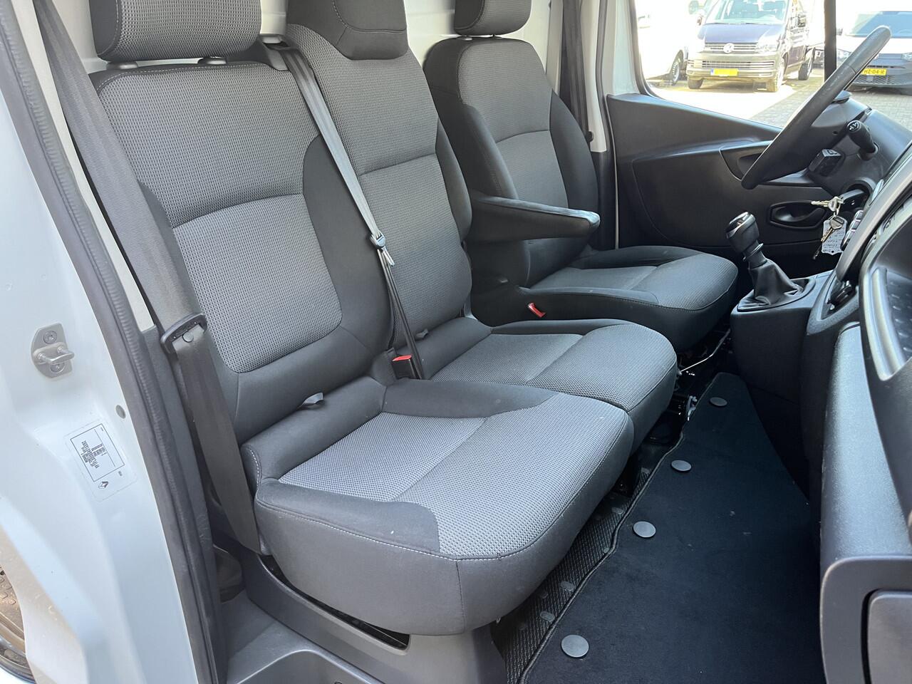 Renault TRAFIC 1.6 dCi 95 L1H1 2x Schuifdeur Kastinrichting Airco Cruise controle Kastinrichting 3-Persoons Telefoonverbinding Parkeersensoren achter Sitebars 1e eigenaar Euro 6 Dealer onderhouden