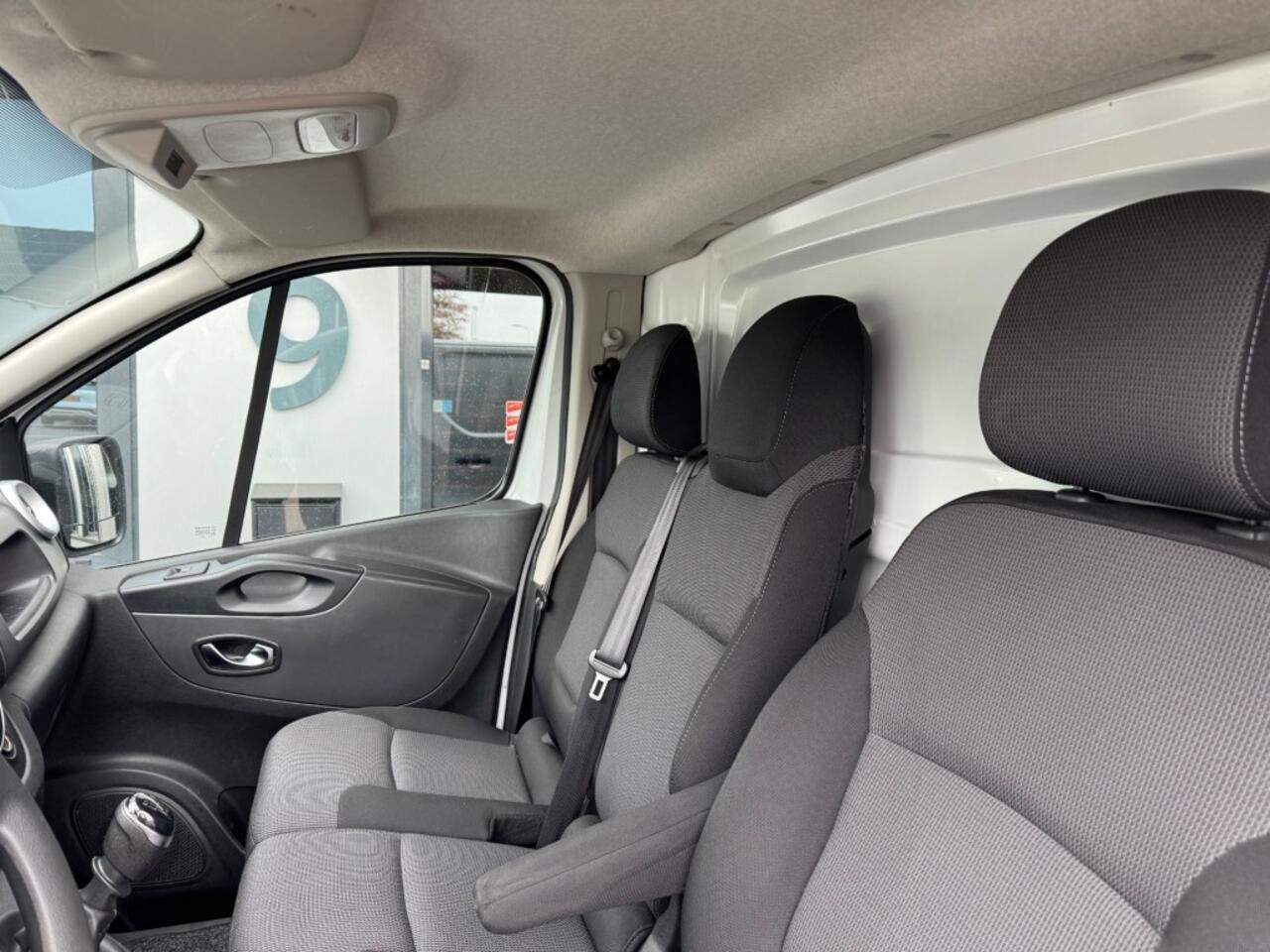 Renault TRAFIC 2.0 MJ 120PK L2 Lang, Navi, Airco, PDC, Schuifdeur, Cruise