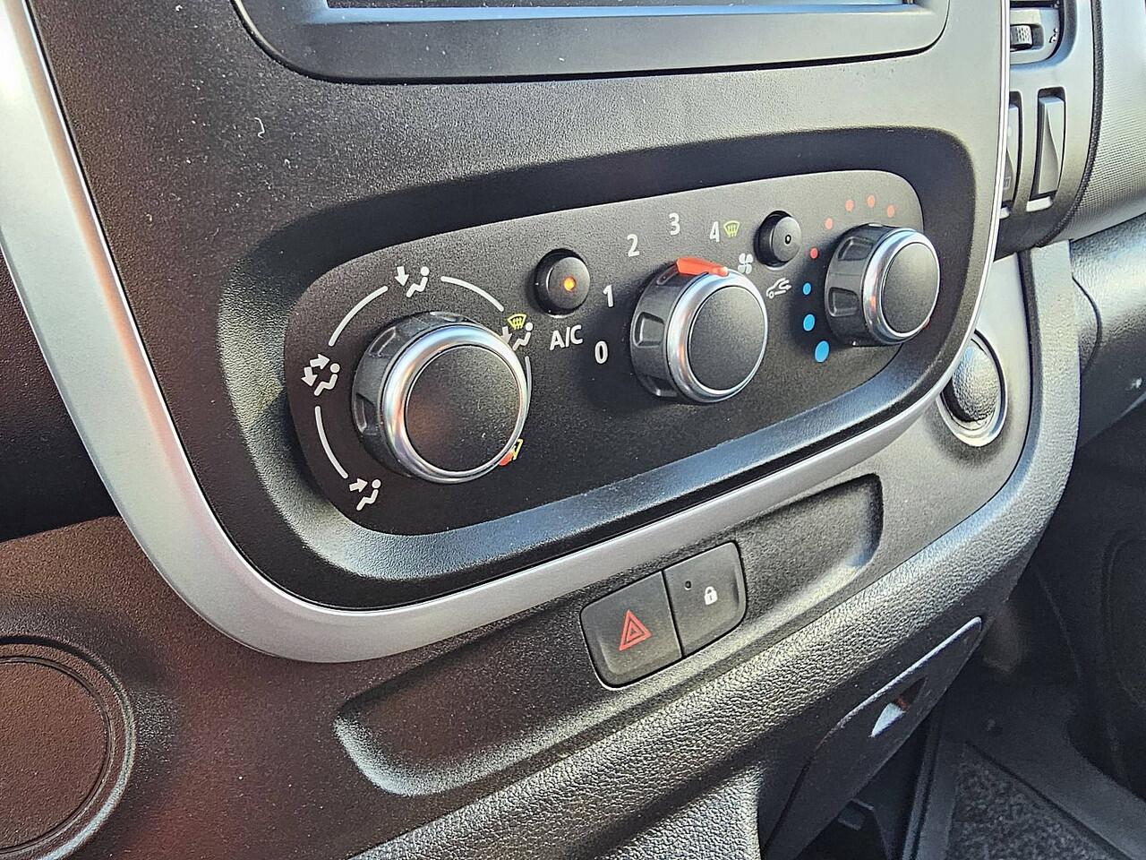 Renault TRAFIC 2.0 dCi 145 T29 L2H1 Comfort metallic, airco, automaat, navi, pdc, 110 dkm.