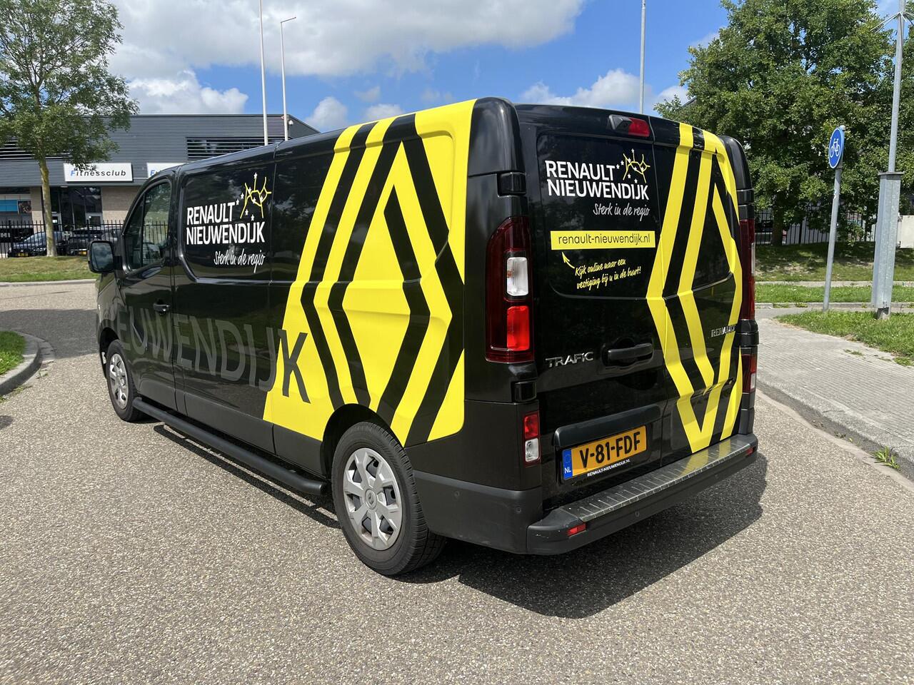 Renault TRAFIC 2.0 dCi 130 T30 L2H1 Work Edition / Demo Amsterdam West / PACK PARKING / EASY LINK NAVIGATIESYSTEEM / LED VERLICHTING IN LAADRUIMTE / VIERSEIZOENBANDEN /