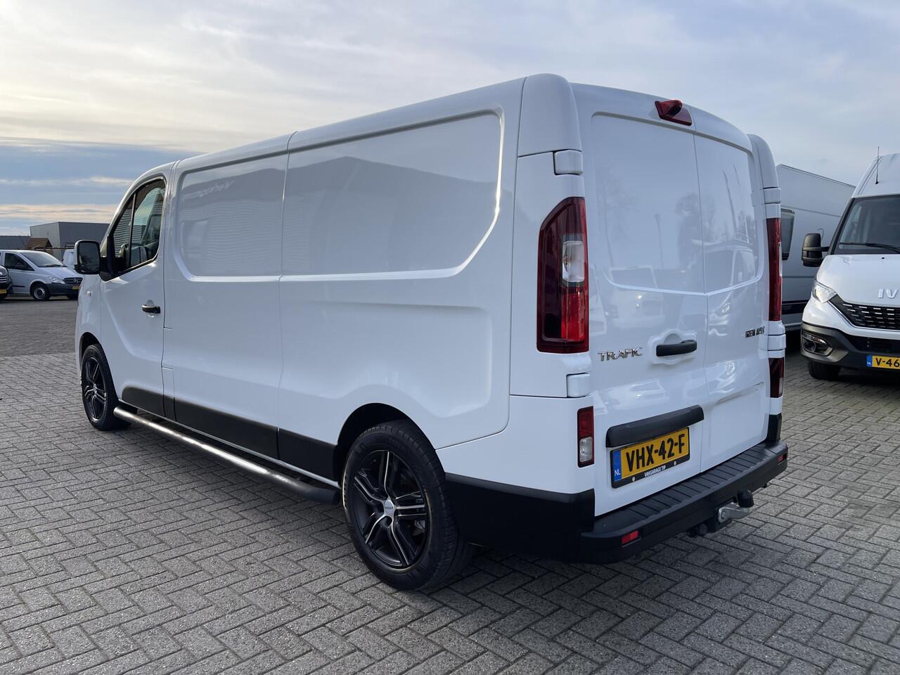 Renault TRAFIC 2.0 dCi 120pk T29 L2H1 Comfort / vaste prijs rijklaar ¤ 19.950 ex btw / lease vanaf ¤ 375 / 17 inch velgen / trekhaak / airco / cruise / camera / navi / euro 6 diesel