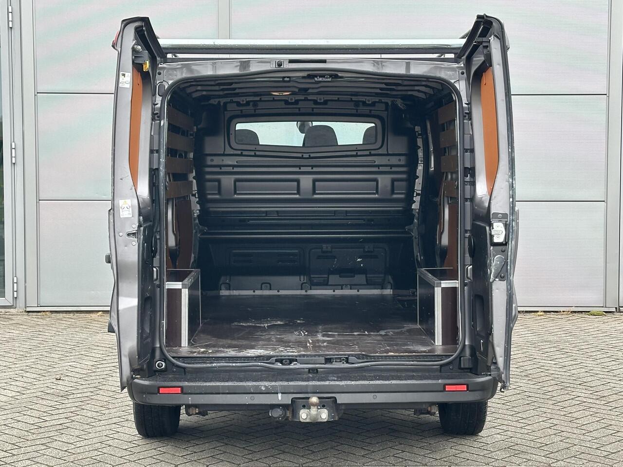 Renault TRAFIC 1.6 dCi 125 T29 L2H1 Luxe | CLIMATE CONTROL | TREKHAAK | NAVIGATIE | IMPERIAAL |