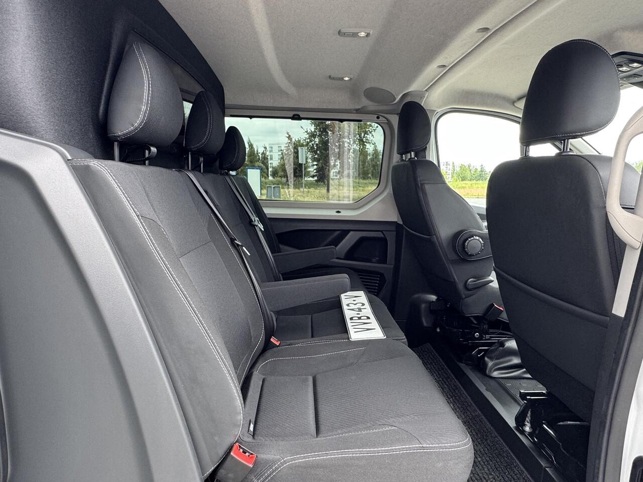 Renault TRAFIC 2.0 dCi 150 EDC L2H1 DC Luxe | DUBBEL CABINE | BLACK EDITION | SIDE BARS | TREKHAAK | NAVIGATIE | PARKEERCAMERA |