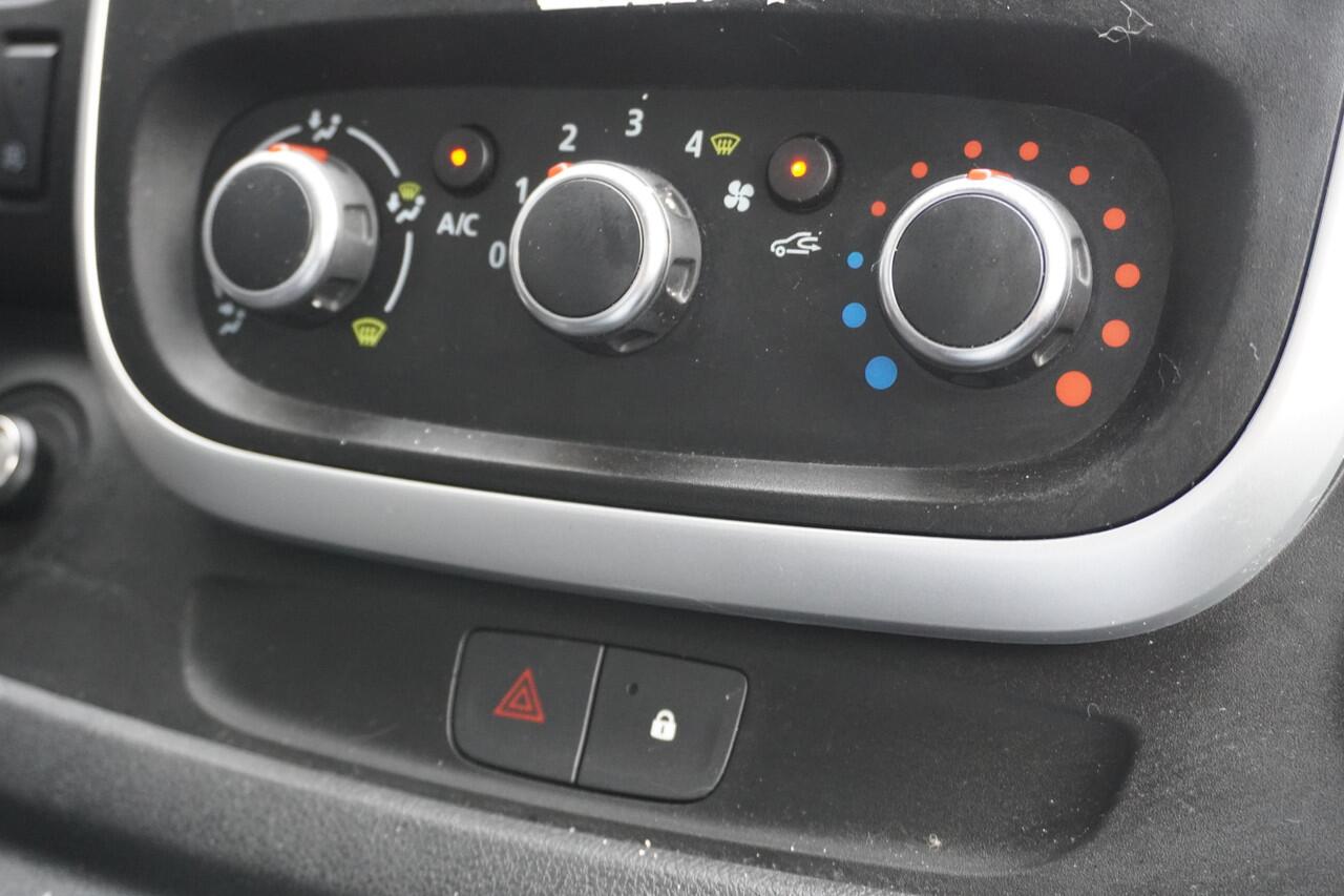 Renault TRAFIC 2.0 dCi 120PK 2x Schuifdeur EURO 6 - Airco - Navi - Cruise - ¤ 15.900,- Excl.