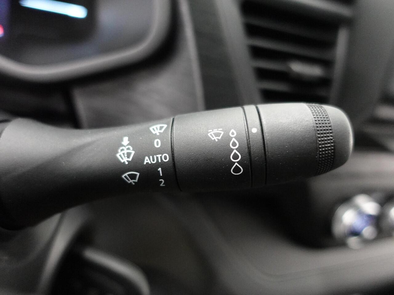 Renault TRAFIC 2.0 Blue dCi 150 EDC T30 L2H1 Advance Navigatie Airco Lichtmetalen velgen Betimmering Trekhaak Camera Parkeer sensoren Dab