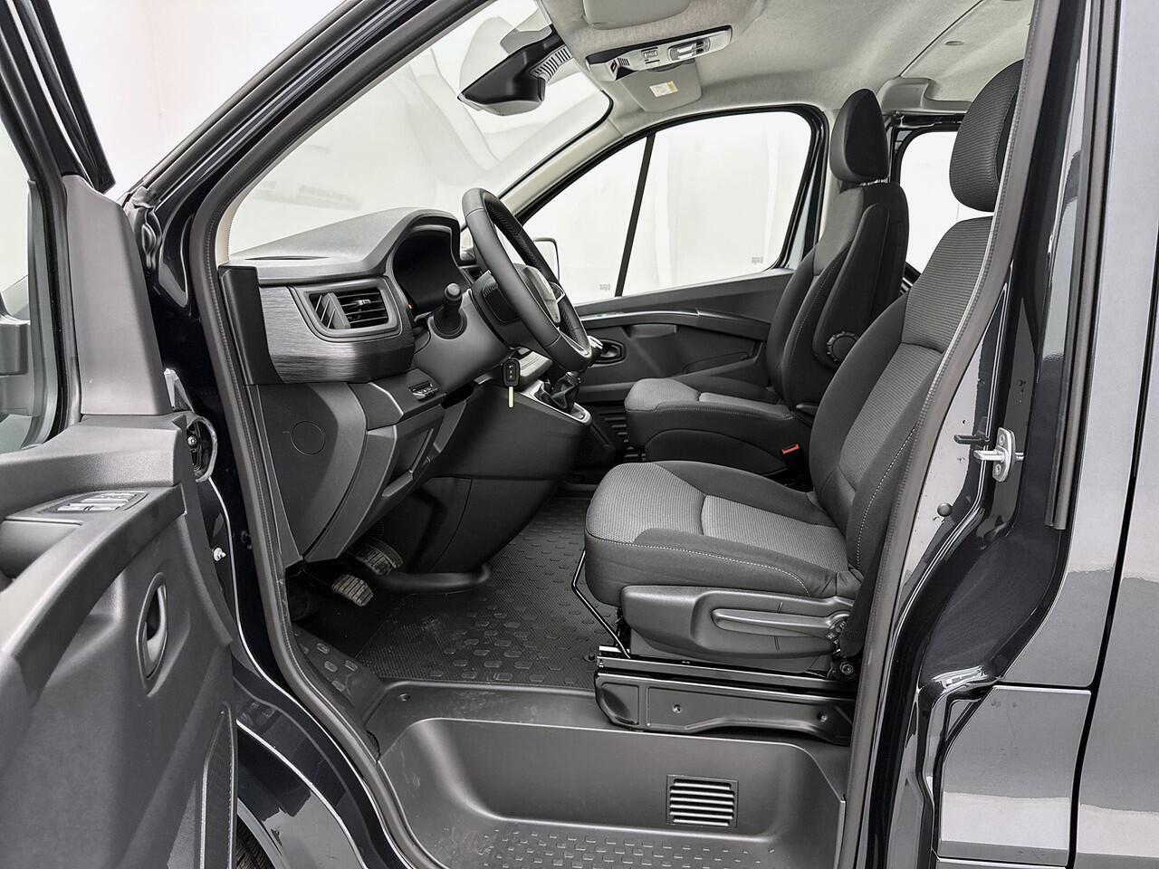 Renault TRAFIC 2.0 Blue dCi 130 T29 L2H1 Advance DC 2x Schuifdeur Led Dubbele cabine Betimmering Trekhaak Camera Lichtmetaal Parkeersensoren Carplay