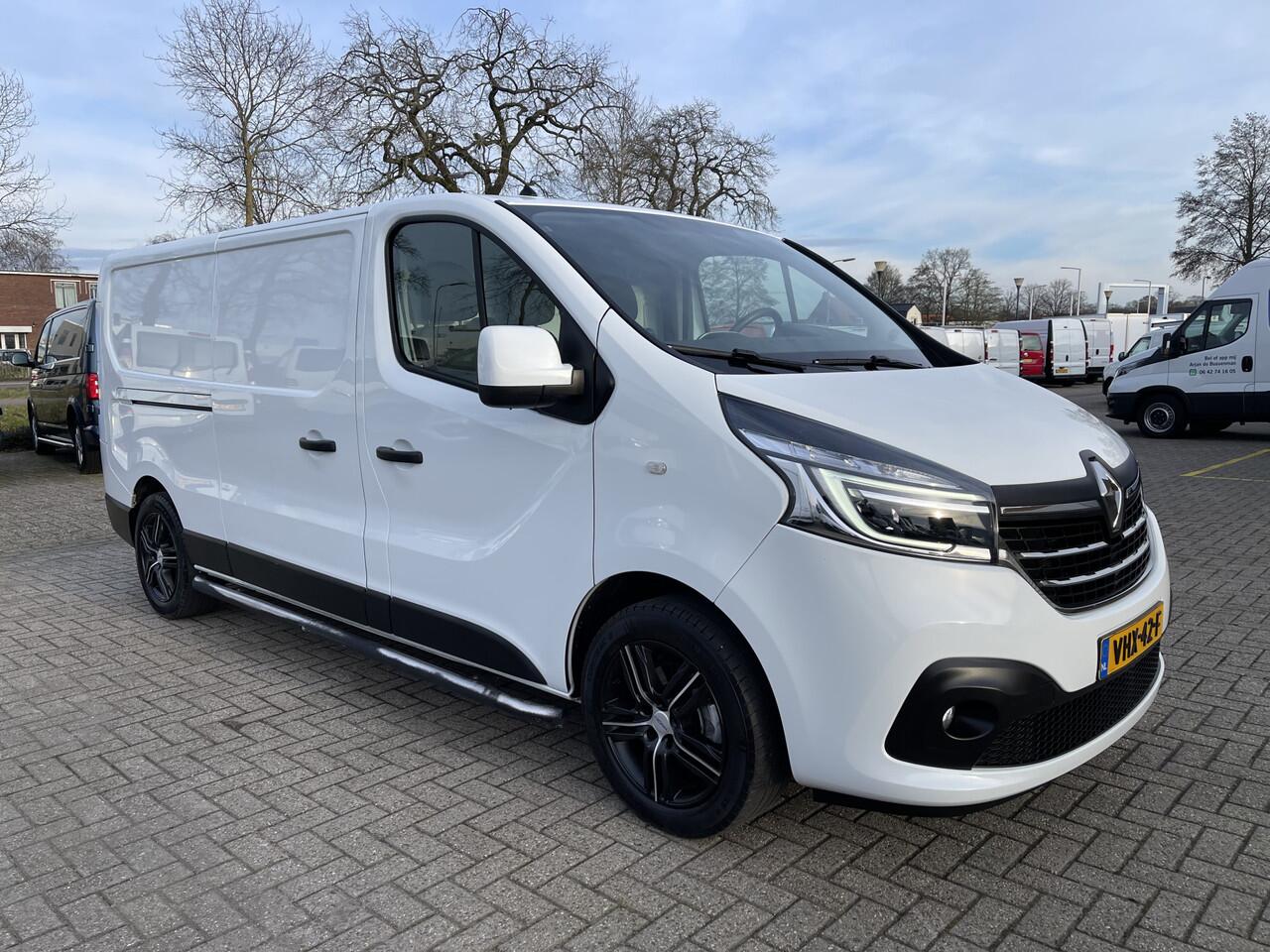 Renault TRAFIC 2.0 dCi 120pk T29 L2H1 Comfort / vaste prijs rijklaar ¤ 19.950 ex btw / lease vanaf ¤ 375 / 17 inch velgen / trekhaak / airco / cruise / camera / navi / euro 6 diesel